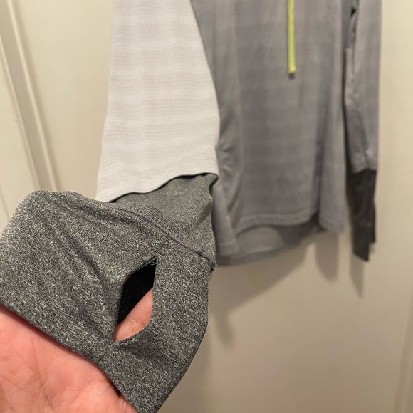 Mondetta. Woman’s XL light grey activewear pullover with zipper brand Mondetta - Picture 3 of 7